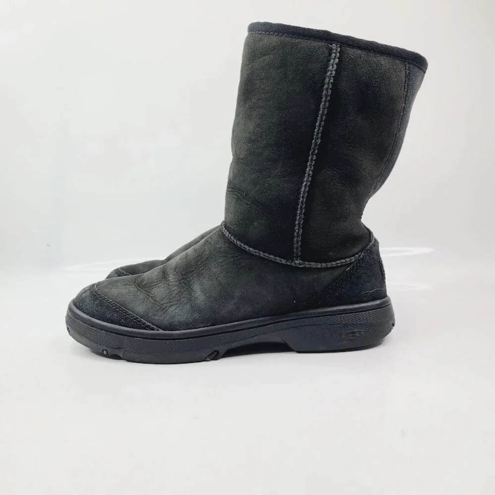 UGG Women's‎ Black Ultimate Short 5275 Suede Mid-Calf Winter Boots Size 9